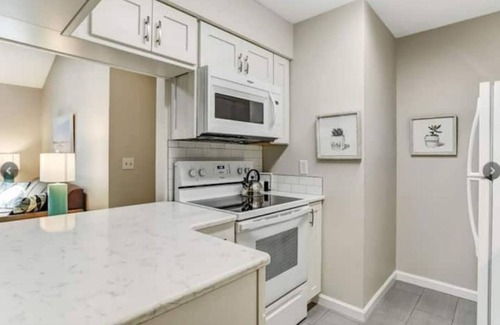 Fernandina Beach Condominio | Beach Escape, 1 block from the Beach and POOL