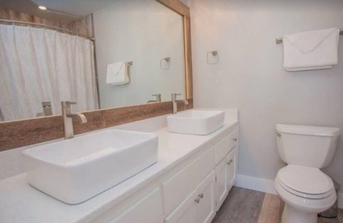 Summer Breeze Casa | BEACH FEVER in Horizon South - 2 BR, 2.5 bath, sleeps 8 - 5 min walk to beach!