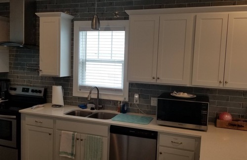 North Carolina Coast Casa | Beach Flexcation Destination! 1GB Internet/wifi and just seconds from the beach!
