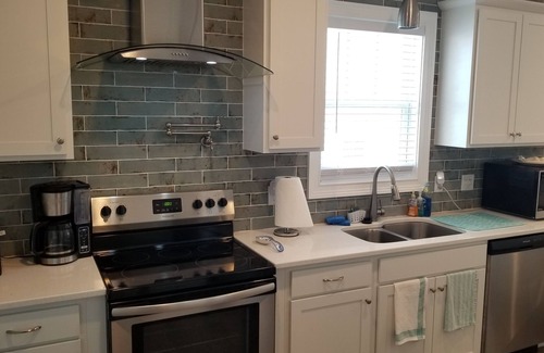 North Carolina Coast Casa | Beach Flexcation Destination! 1GB Internet/wifi and just seconds from the beach!