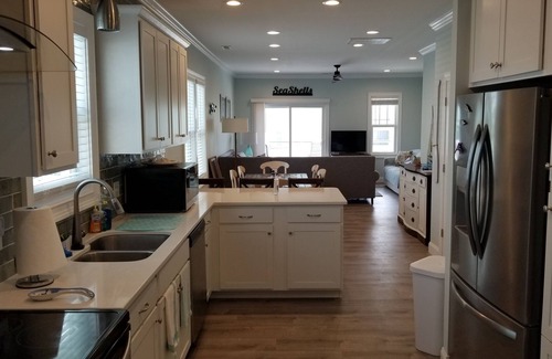 North Carolina Coast Casa | Beach Flexcation Destination! 1GB Internet/wifi and just seconds from the beach!