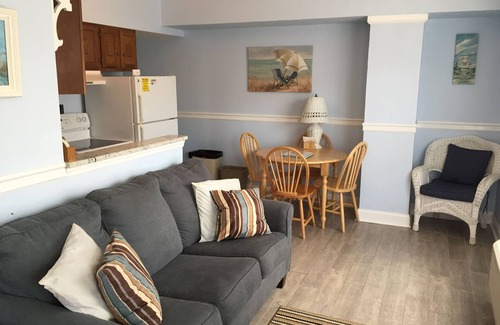 Cape May Condominio | Frente a la playa, 1 Bed Room Condo, capacidad para 6 personas, con grandes porche