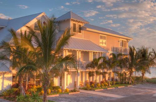 Holmes Beach Casa | Beach Front 2 Bedroom B