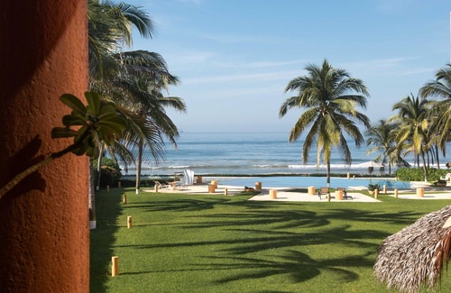 Barra de Potosi Condominio | Beach front 3-bedroom condo on Playa Blanca in fantastic Zihuatanejo