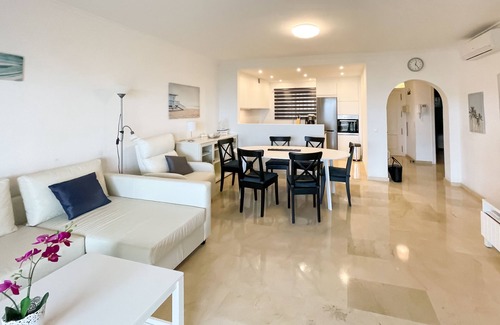 Costa del Sol Apartamento | Beach Front Apartment With Stunning Views, Fuengirola