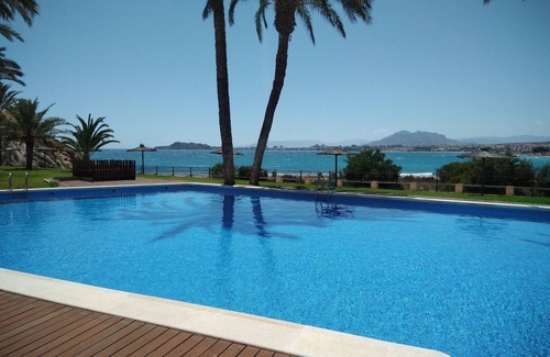 Los Puertos Apartamento | Apartamento moderno frente a la playa con espectaculares vistas al mar y a la montaña