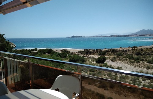 Los Puertos Apartamento | Apartamento moderno frente a la playa con espectaculares vistas al mar y a la montaña