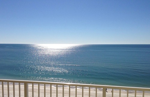 Gulf Shores Condominio | ¡'Beach Chic' frente a la playa con vista al Golfo!