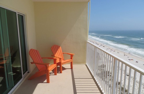 Gulf Shores Condominio | ¡'Beach Chic' frente a la playa con vista al Golfo!