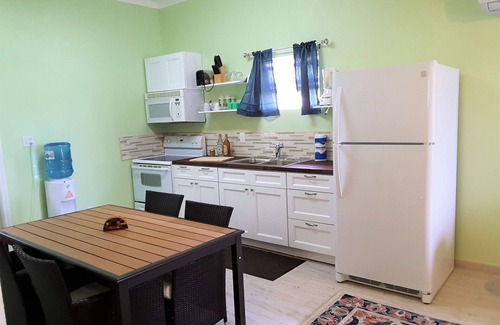Alice Town Casa | FRENTE A LA PLAYA. LOCAL CENTRAL. VISTA IMPRESIONANTE. CABLE. WI-FI GRATIS. BBQ*GENERADOR*