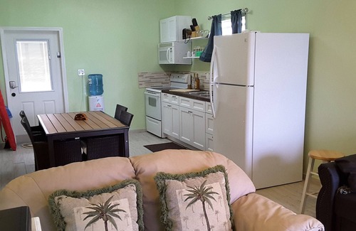 Alice Town Casa | FRENTE A LA PLAYA. LOCAL CENTRAL. VISTA IMPRESIONANTE. CABLE. WI-FI GRATIS. BBQ*GENERADOR*