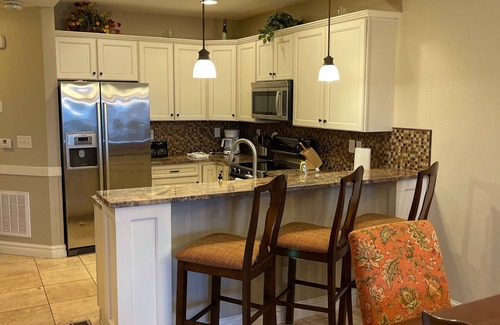 Colington Condominio | Beach Front Condo Two Pools & Hot Tub!