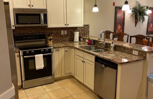 Colington Condominio | Beach Front Condo Two Pools & Hot Tub!