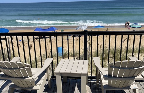 Colington Condominio | Beach Front Condo Two Pools & Hot Tub!