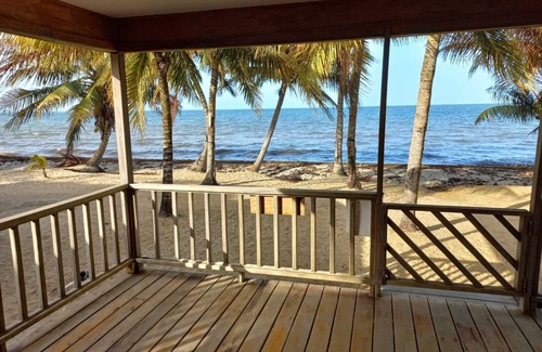 Hopkins Cabina | Beach Front! Cobia Beach Guest House "Hot Pink Family Cabin"