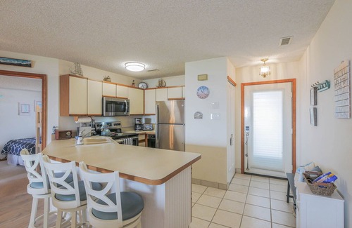 Brigantine Apartamento | Beach front condo with ocean views to love and hear: 2 bed, 2 bath