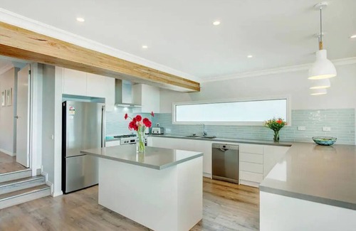 Mornington Peninsula Casa | Beach Front Haven with 180 Degree Views