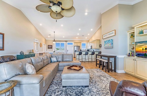 St. George Island Casa | Beach Front, Heated Pool, Gorgeous Gulf Views Sleeps 10