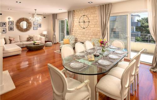 Bacvice Casa | Beach Front Home In Split