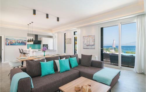 Sutivan Casa | Beach Front Home In Sutivan