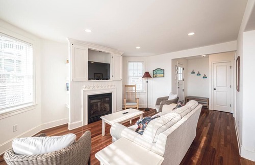 Admiral Estates Casa | BEACH FRONT HOME WITH POOL