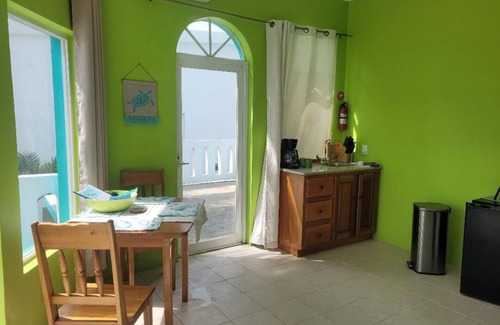 Boca Ciega Villa | Beach front in welcoming San Pedro w/ AC, pool, fitness room, WiFi, kitchenette