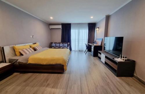 Rayong Apartamento | BEACH FRONT modern room + Free hi speed Wi-Fi