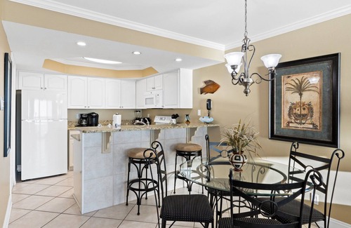 Holiday Beach Condominio | Beach Front Pet Friendly 1 Bedroom Condo! PW502