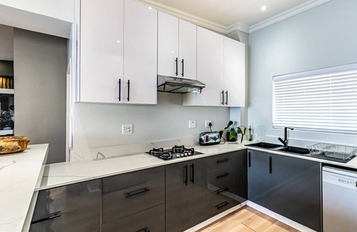 Ballito Apartamento | Beach Front Penthouse Apartment (No load-shedding)