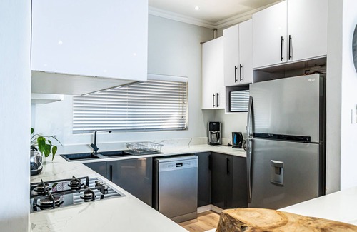 Ballito Apartamento | Beach Front Penthouse Apartment (No load-shedding)