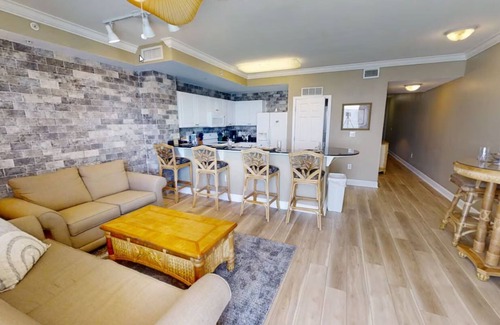 Panama City Beach Complejo | Beach Front Resort with Gulf View in Panama City Beach with all amenities!