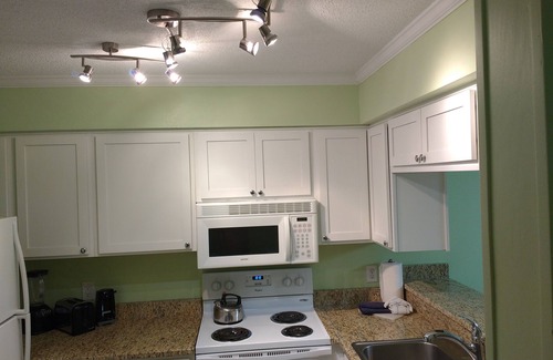 Morehead City Condominio | Resort frente a la playa con tobogán acuático de 150 ', mini golf gratuito, piscina cubierta, tenis, más