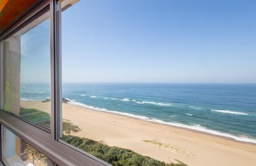 Kingsborough Apartamento | Beach Front Self Catering Apartment With Pool