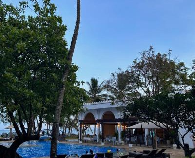 Galu Beach Apartamento | Beach Front Spacious Apartment with Oceanview - Lantana Galu Beach Apartment