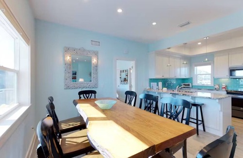 East End Casa | Beach Front Views, Private Pool, Private Mini-Putting Green, Free Beach Gear!