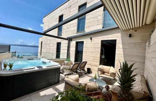 Selce Apartamento | BEACH FRONT VILLA FRAN - DELUXE SEA VIEW SUITE with private jacuzzi # 3