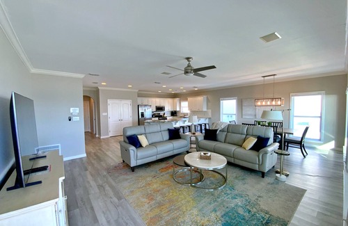 Morgantown Casa | August Discounted! Beach front w/ Pools/Tennis/Pickleball