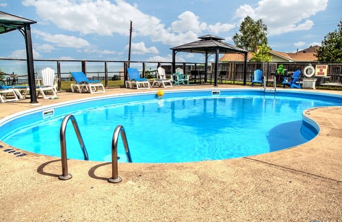 Wasaga Beach Casa | Beach front- Wasaga Beach/AC/BBQ/ Near Blue Mountain