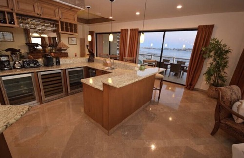 Puerto Penasco Condominio | Beach front , Water front low level condo ( Las Palomas Resort ) . Cordoba 208.