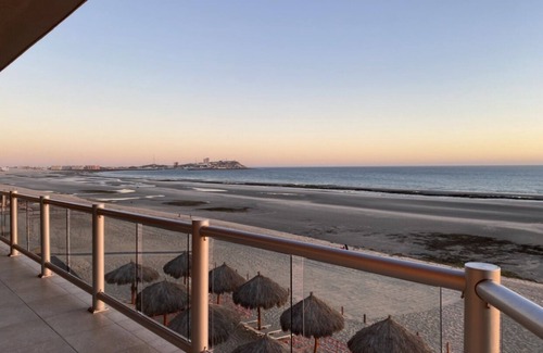 Puerto Penasco Condominio | Beach front , Water front low level condo ( Las Palomas Resort ) . Cordoba 208.