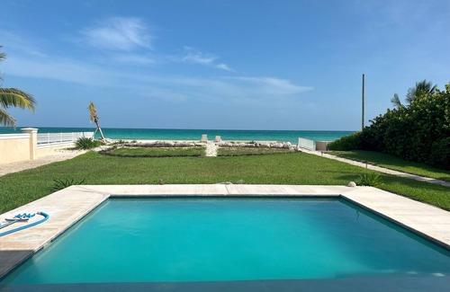 High Rock Villa | Beach front with Pool. Charming 4 bdrm Villa with AC / Patios &Blue Green Ocean