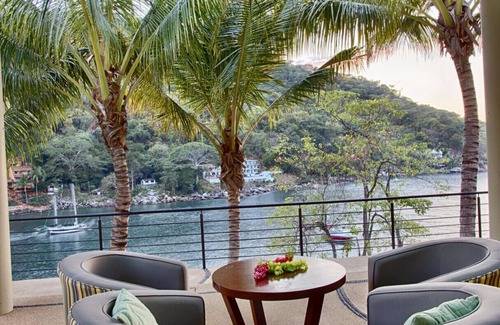 Boca de Tomatlan Villa | Villa de lujo frente a la playa que ofrece impresionantes vistas del océano, la playa y el bosque