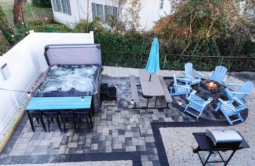 Rehoboth Beach Casa | Beach gem! Hot Tub/EV/2bd/3.7mi beach/.5mi outlets