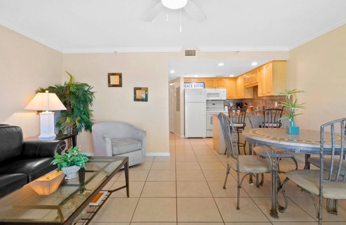Treasure Island Condominio | Beach Getaway – Spectacular Sunsets South Beach 206