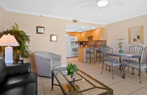 Treasure Island Condominio | Beach Getaway – Spectacular Sunsets South Beach 206