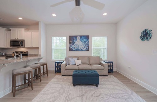 Thomas Drive Casa | Beach Getaway | Community Amenities!