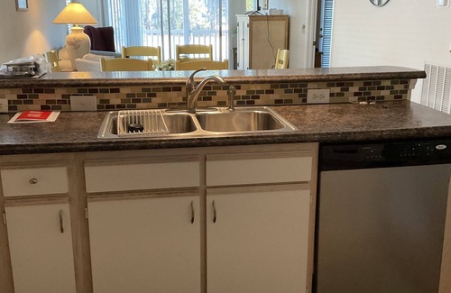 Sunset Beach Condominio | Beach/golf condo. Beach is less than 5 miles, golf is out the window