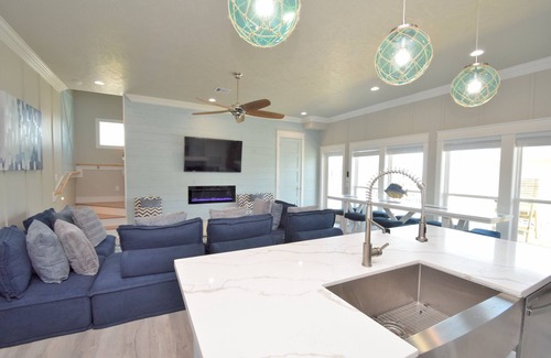 Crystal Beach Casa | BEACH HANSON 2 New Construction with Private pool and hot tub on upper deck.