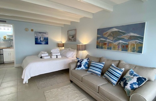 Ruskin Hotel | Beach happy Geataway!