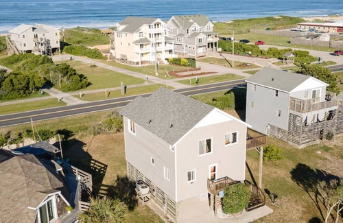 South Nags Head Casa | Beach Haven Just Steps Away from the Ocean, Amazing Views